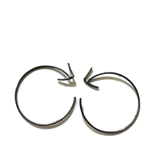925 Sterling Silver Arrow Threader Hoop Earrings in Polished or Oxidized Black - Picture 2 of 7